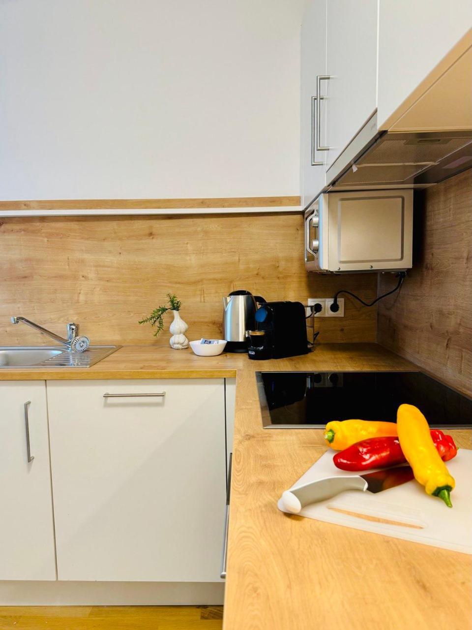 Carillon By Bestchoice - Old City - Self Check-In With Parking Option Graz Exterior photo